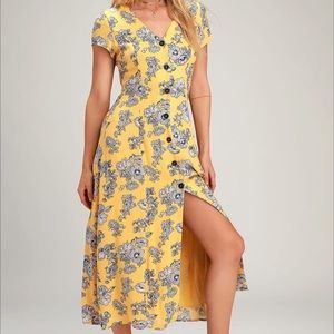 Lulu’s yellow floral dress